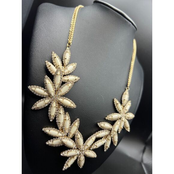 Talbots Overlapping Flower Necklace - Picture 8 of 9